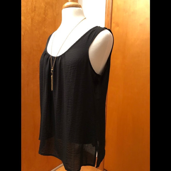 Tops - Picture 3 of 6